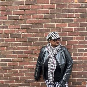 Meet your Posher, Sylvia